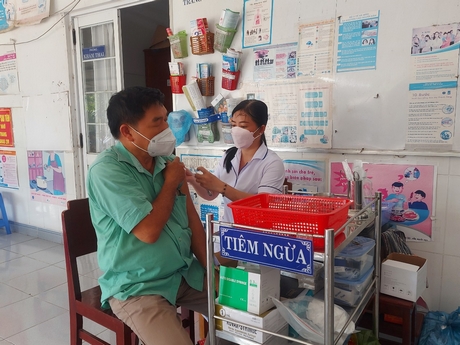 Vĩnh Long là một trong những tỉnh dẫn đầu cả nước về tỷ lệ tiêm vắc xin ngừa COVID-19.