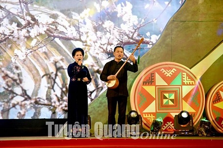 Tiết mục hát Then tại Liên hoan hát Then, đàn Tính huyện Na Hang lần thứ 2 năm 2019.