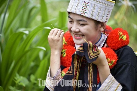 Thiếu nữ Dao đỏ xã Đà Vị, Na Hang.