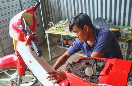 Gia đình anh Nguyễn Văn Thanh thoát nghèo nhờ được hỗ trợ xây nhà, vay vốn ưu đãi để tăng gia sản xuất.