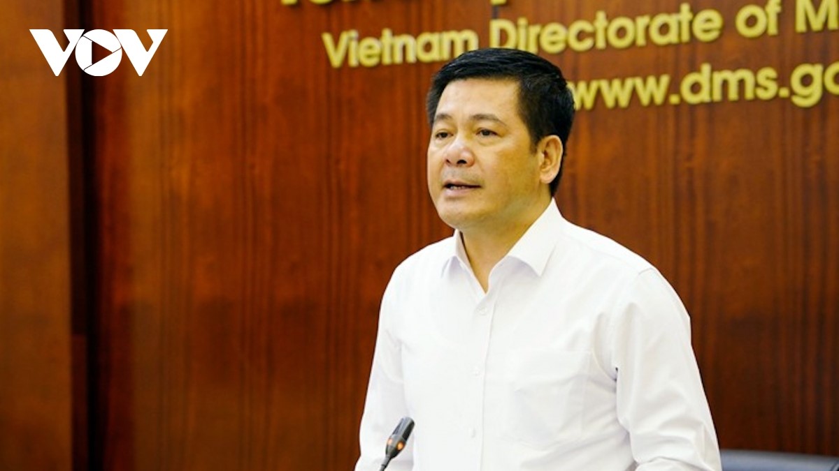 Bộ trưởng Bộ Công Thương Nguyễn Hồng Diên yêu cầu kiểm tra hoạt động tại các cửa hàng bán lẻ xăng dầu.