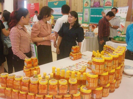 Hàng Việt Nam không ngừng nâng cao chất lượng đáp ứng nhu cầu ngày càng cao của người tiêu dùng. 
