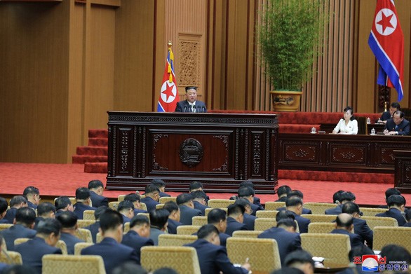 Ông Kim Jong Un phát biểu trước Quốc hội Triều Tiên ngày 8/9 - Ảnh: REUTERS