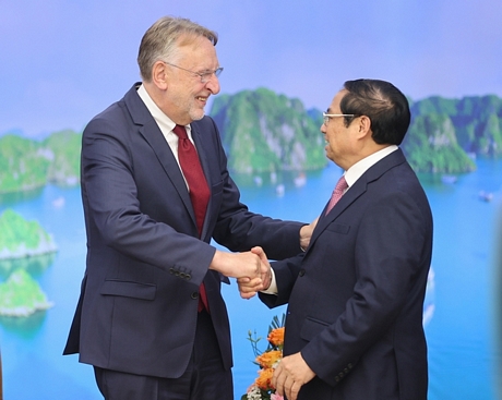 Thủ tướng Chính phủ Phạm Minh Chính đã tiếp ông Bernd Lange, Chủ tịch Ủy ban Thương mại quốc tế (INTA), Nghị viện châu Âu (EP) - Ảnh: VGP/Nhật Bắc