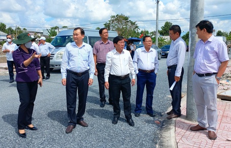 Đoàn khảo sát dự án Khu tái định cư cho đường cao tốc Mỹ Thuận- Cần Thơ.