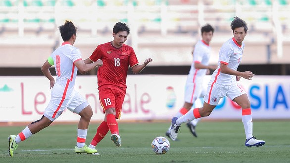 Xuân Tiến (18) toả sáng với 2 bàn thắng vào lưới U20 Hong Kong - Ảnh: AFC