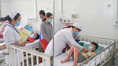  Nhiều trường hợp nhập viện do mắc sốt xuất huyết tại Trung tâm Y tế huyện Tam Bình.