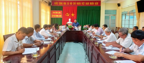 Đoàn kiểm tra làm việc tại huyện Vũng Liêm.