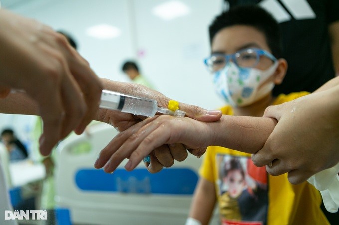 Tại Bệnh viện Thanh Nhàn thời gian vừa qua cũng ghi nhận một tỷ lệ tương đối cao trẻ nhiễm adenovirus (Ảnh minh họa: Minh Nhân).