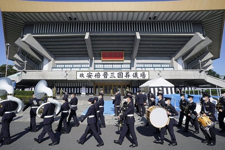  Ban quân nhạc chuẩn bị cho quốc tang ông Abe Shinzo. Ảnh: Kyodo News