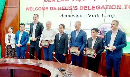 Chủ tịch UBND tỉnh - Lữ Quang Ngời làm việc với Tập đoàn The Heus (Hà Lan) hồi tháng 5/2022.