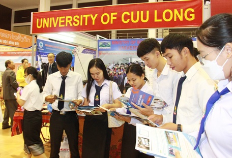 Trường ĐH Cửu Long tham gia triển lãm.