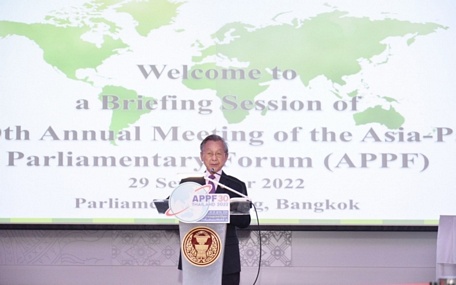 Chủ tịch Quốc hội Thái Lan Chuan Leekpai phát biểu tại buổi họp báo hôm 29/9/2022.