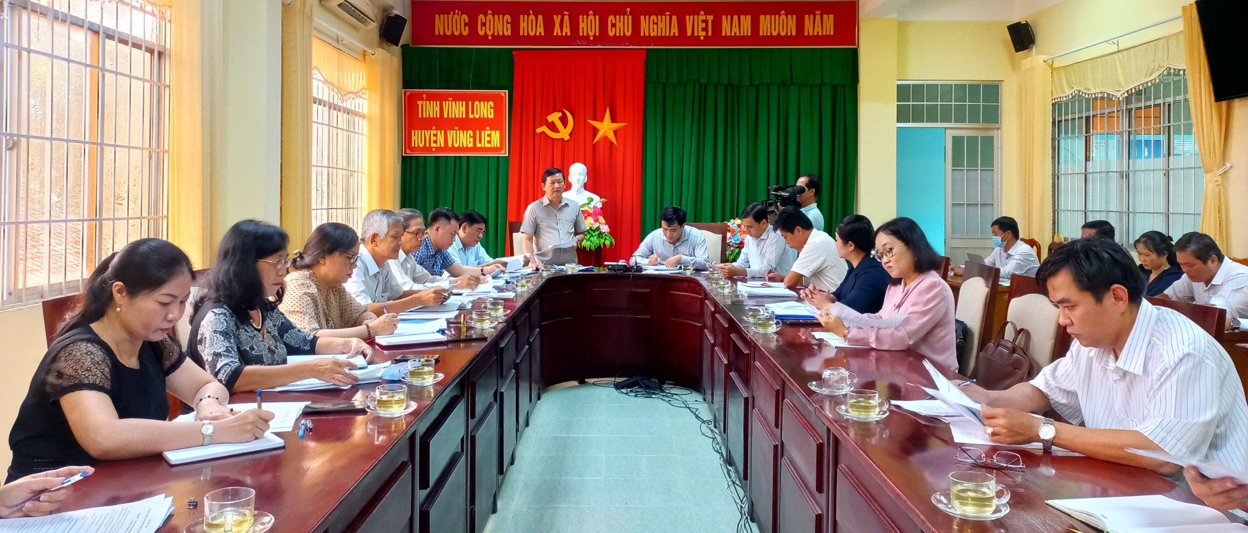 Đoàn giám sát làm việc tại huyện Vũng Liêm.