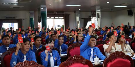 Đại biểu biểu quyết thông qua Đề án BCH Đoàn TNCS Hồ Chí Minh tỉnh, nhiệm kỳ 2022 - 2027