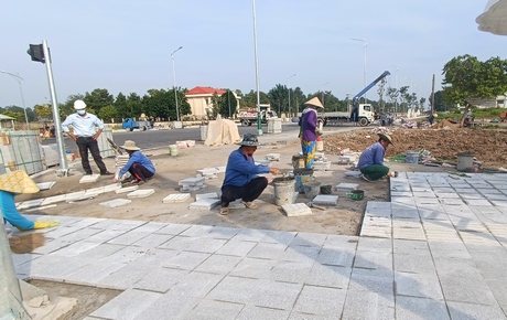 Dự án đường nối từ đường Phạm Hùng đến đường Võ Văn Kiệt (Phường 9, TP Vĩnh Long) đang trong giai đoạn hoàn thiện.
