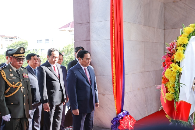 Đài Độc lập là công trình kiến trúc kỷ niệm ngày độc lập của Campuchia, tưởng niệm, tôn vinh những người dân Campuchia đã cống hiến, hy sinh cho Tổ quốc - Ảnh: VGP/Nhật Bắc