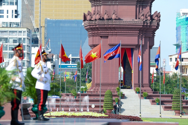 Đài Độc lập là điểm nhấn kiến trúc quan trọng của Thủ đô Phnom Penh - Ảnh: VGP/Nhật Bắc