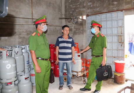 Lực lượng Cảnh sát PCCC và Cứu nạn, cứu hộ tăng cường công tác kiểm tra tại các cơ sở kinh doanh gas trên địa bàn TX Bình Minh.