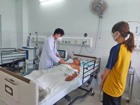 Bệnh nhân bị đột quỵ điều trị tại BVĐK Vĩnh Long.