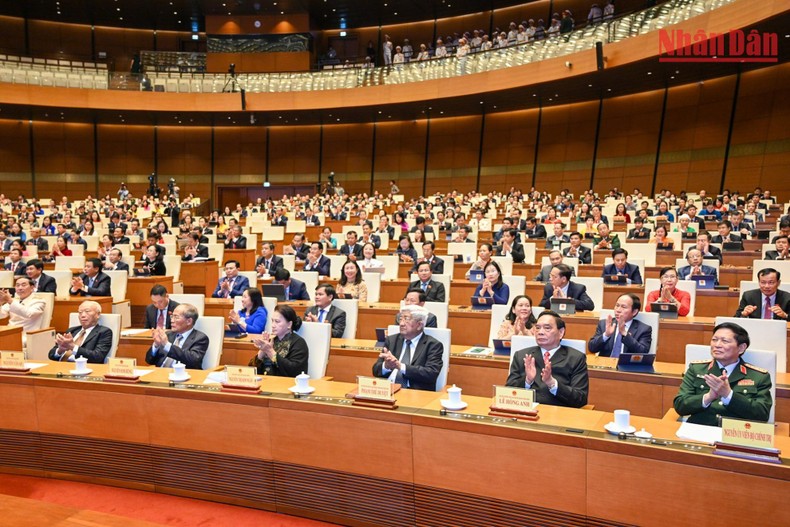Các đồng chí nguyên lãnh đạo Đảng, Nhà nước cùng các đại biểu Quốc hội dự phiên bế mạc.