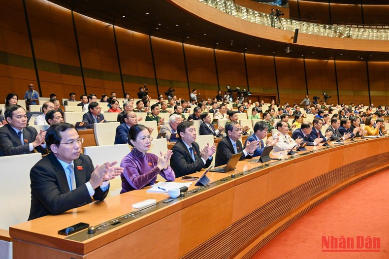Các đại biểu Quốc hội tham dự phiên bế mạc Kỳ họp thứ tư, Quốc hội khóa XV.