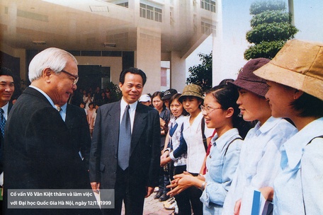 Cố vấn Võ Văn Kiệt thăm và làm việc với ĐH Quốc gia Hà Nội, ngày 12/11/1999.Ảnh: Internet 