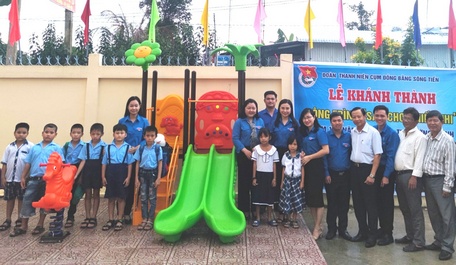 Khánh thành sân chơi thiếu nhi tại Trường Tiểu học Nguyễn Văn Kết.