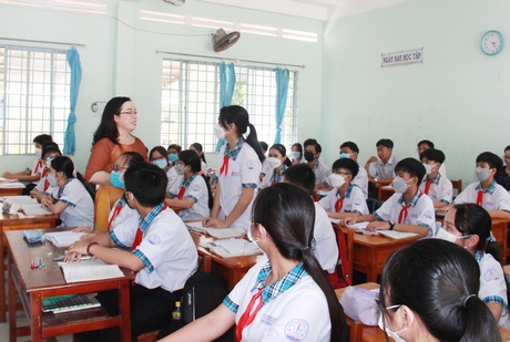 Tiết dạy học của cô Yến luôn sinh động, thu hút học sinh.