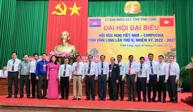 Ban chấp hành Hội Hữu nghị Việt Nam -  Campuchia tỉnh Vĩnh Long, nhiệm kỳ 2022 - 2027 ra mắt đại hội.