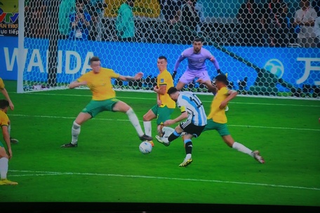 Khoảnh khắc tỏa sáng của Messi khai thông thế bế tắc của Argentina trước Úc.  Ảnh: Chụp màn hình