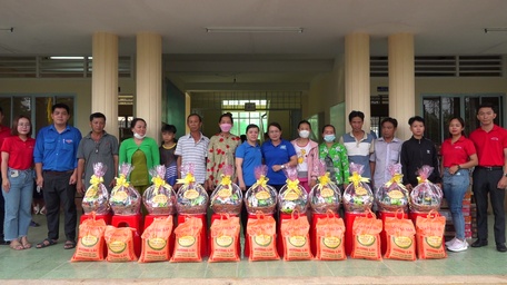 Hỗ trợ kịp thời cho người dân bị ảnh hưởng do sạt lở ở Hòa Ninh