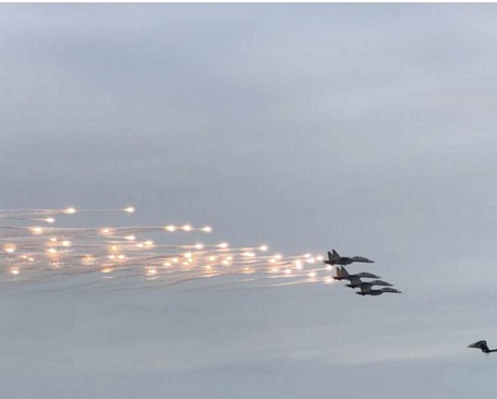  Màn trình diễn của Su-30 trong ngày tổng duyệt trước lễ khai mạc.