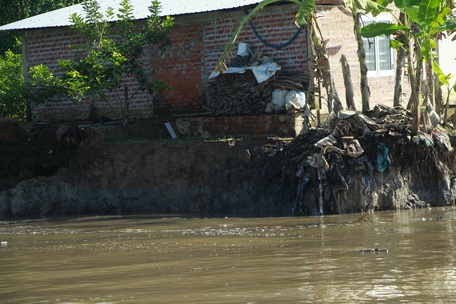 Tình hình tại khu sạt lở ấp Bình Thuận 1 cơ bản ổn định, tuy nhiên vẫn còn sạt lở một vài bờ đất nhỏ.