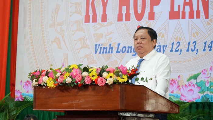 Ông Nguyễn Văn Liệt- Phó Chủ tịch UBND tỉnh trình bày tóm tắt kết quả thực hiện nhiệm vụ phát triển kinh tế - xã hội năm 2022, nhiệm vụ năm 2023.