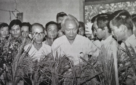 Ngày 22 - 23/1/1985, đồng chí Phạm Văn Đồng thăm tỉnh Cửu Long sau 10 năm giải phóng.