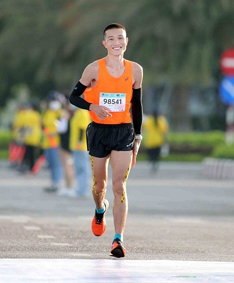 Nguyễn Trần Minh Đức ước mơ đến với Giải Boston marathon (Mỹ).