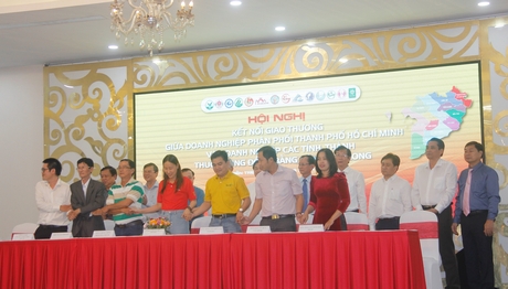 Các doanh nghiệp TP Hồ Chí Minh và các tỉnh, thành ĐBSCL ký kết ghi nhớ kết nối giao thương trong thời gian tới.