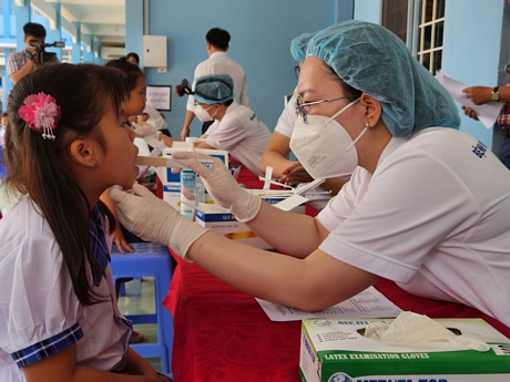 Chăm sóc sức khỏe răng miệng cho học sinh trong Trường Tiểu học An Phước A- Mang Thít.