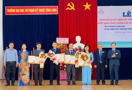 Trung tâm Kiểm định chất lượng giáo dục Sài Gòn trao chứng nhận kiểm định chất lượng cho 4 chương trình đào tạo.