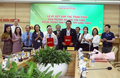 Trường ĐH Cửu Long và Nhà thuốc Long Châu ký kết hợp tác toàn diện.
