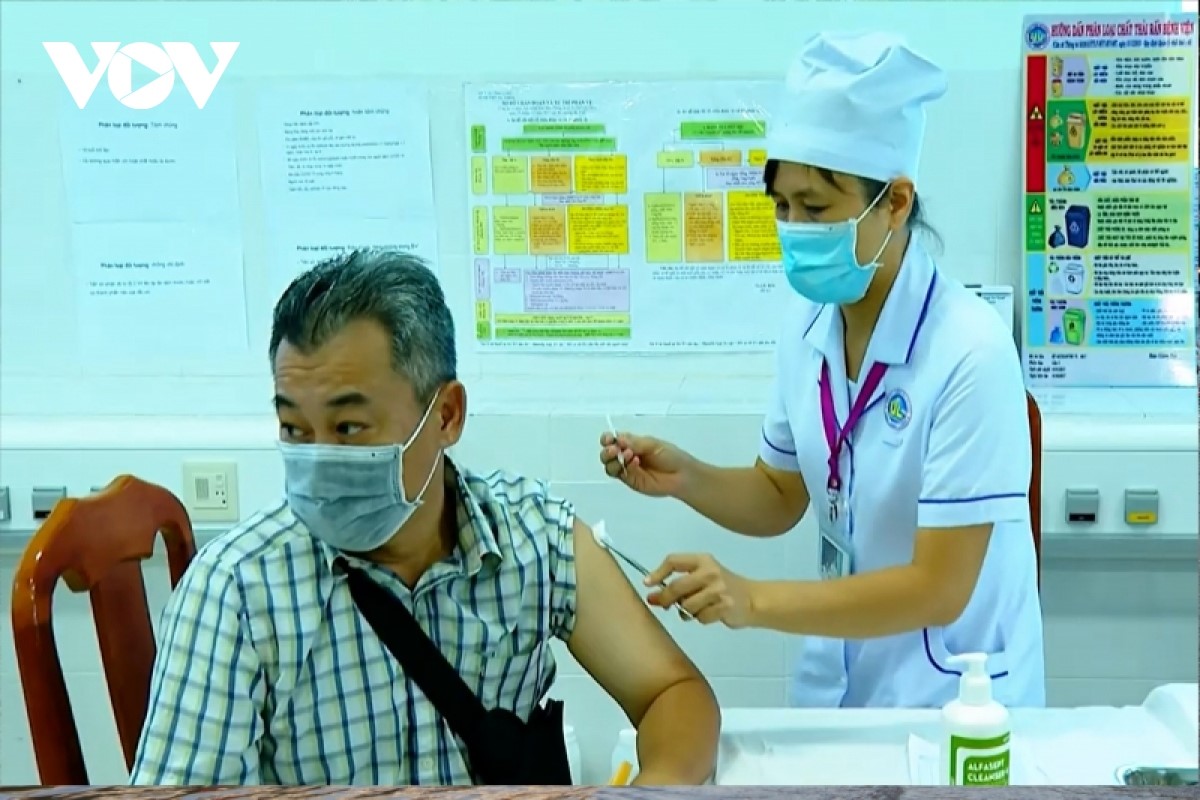 Tỉnh Vĩnh Long tiếp tục triển khai công tác tiêm vaccine mũi bổ sung cho toàn dân