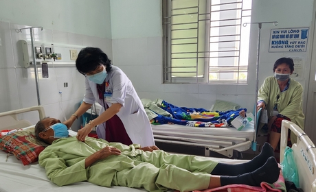 Bệnh nhân bị nhồi máu cơ tim điều trị tại BVĐK Vĩnh Long.