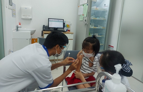 Cách phòng bệnh hiệu quả nhất hiện nay là tiêm vaccine phòng bệnh thủy đậu cho trẻ.