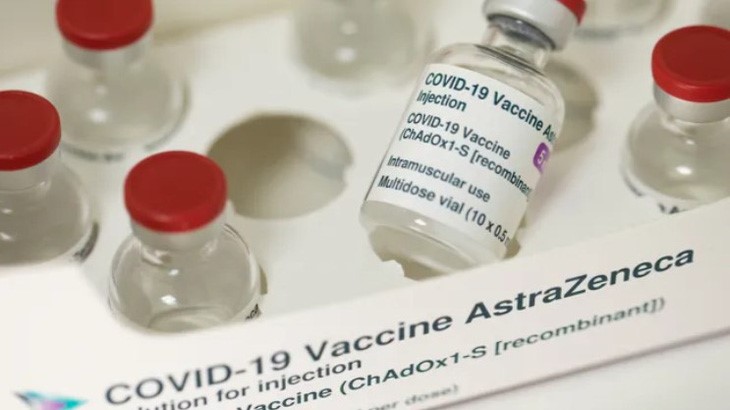 Vắc xin COVID-19 do AstraZeneca sản xuất có nguy cơ rối loạn đông máu hiếm gặp - Ảnh: LIVE SCIENCE