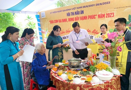 Hội LHPN tỉnh Vĩnh Long tổ chức hội thi nấu bữa cơm gia đình nhân kỷ niệm ngày Gia đình Việt Nam.