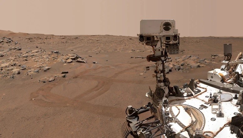 Tàu thăm dò Perseverance của NASA trong một bức ảnh selfie chụp trên một tảng đá có biệt danh là “Rochette” trên sao Hỏa, ngày 10/9/2021. (Ảnh: NASA)