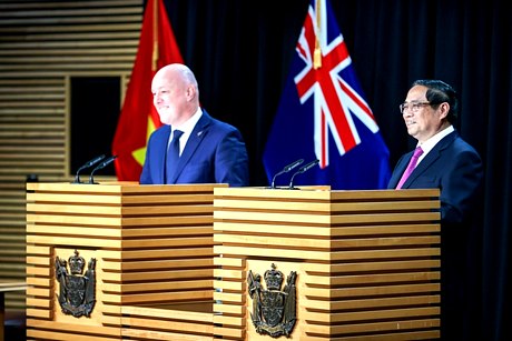 Thủ tướng Phạm Minh Chính và Thủ tướng New Zealand Christopher Luxon gặp gỡ báo chí thông báo kết quả tốt đẹp của cuộc hội đàm - Ảnh: VGP/Nhật Bắc
