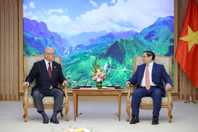 Thủ tướng mong ông Takebe tiếp tục góp phần cụ thể hóa quan hệ Đối tác Chiến lược toàn diện Việt Nam-Nhật Bản với những dự án, chương trình cụ thể trên các lĩnh vực - Ảnh: VGP/ Nhật Bắc