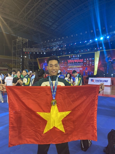 VĐV Nguyễn Đạt Huy Long tự hào trở thành nhà vô địch thế giới ở hạng cân 54kg đối kháng